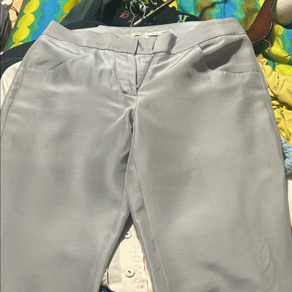 Stylish Women's Light Gray Cropped Pants